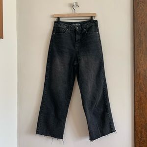 Black denim color culotte jeans